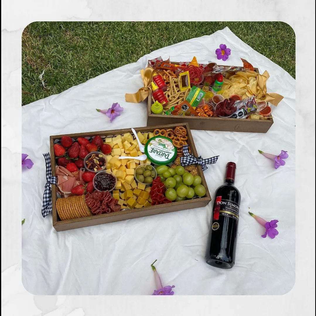 Mesa de Dulces, botanas, chocolates, arcones
