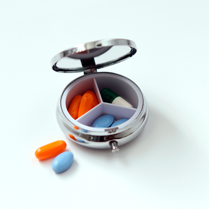 BE-016 PASTILLERO CON ESPEJO