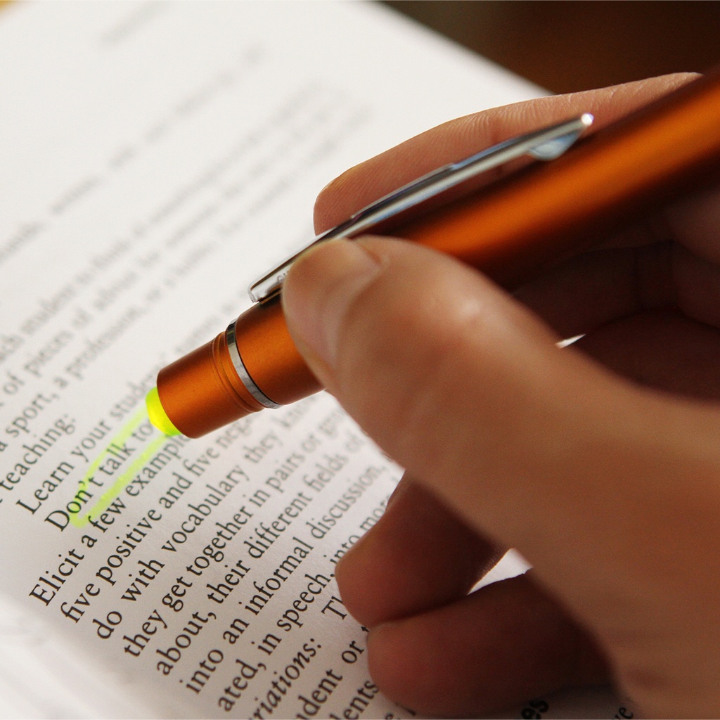 BL-092 BOLIGRAFO DE PLASTICO LUKI